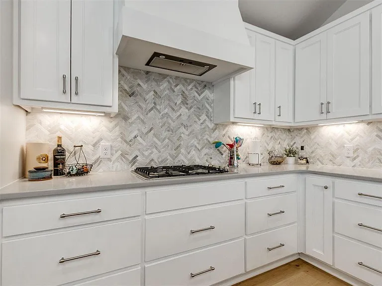 10516 NW 33rd Pl — Photo 39