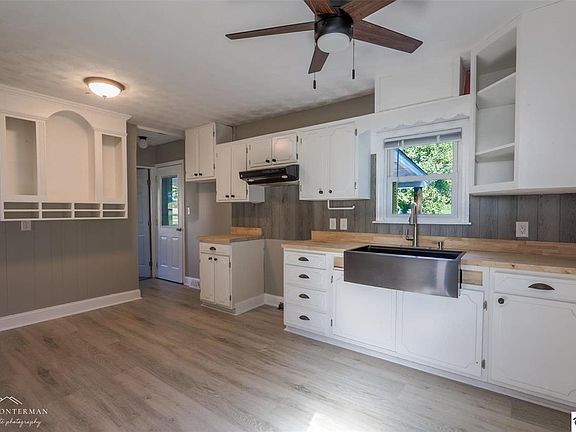 4th image of 613 N Lincoln Blvd