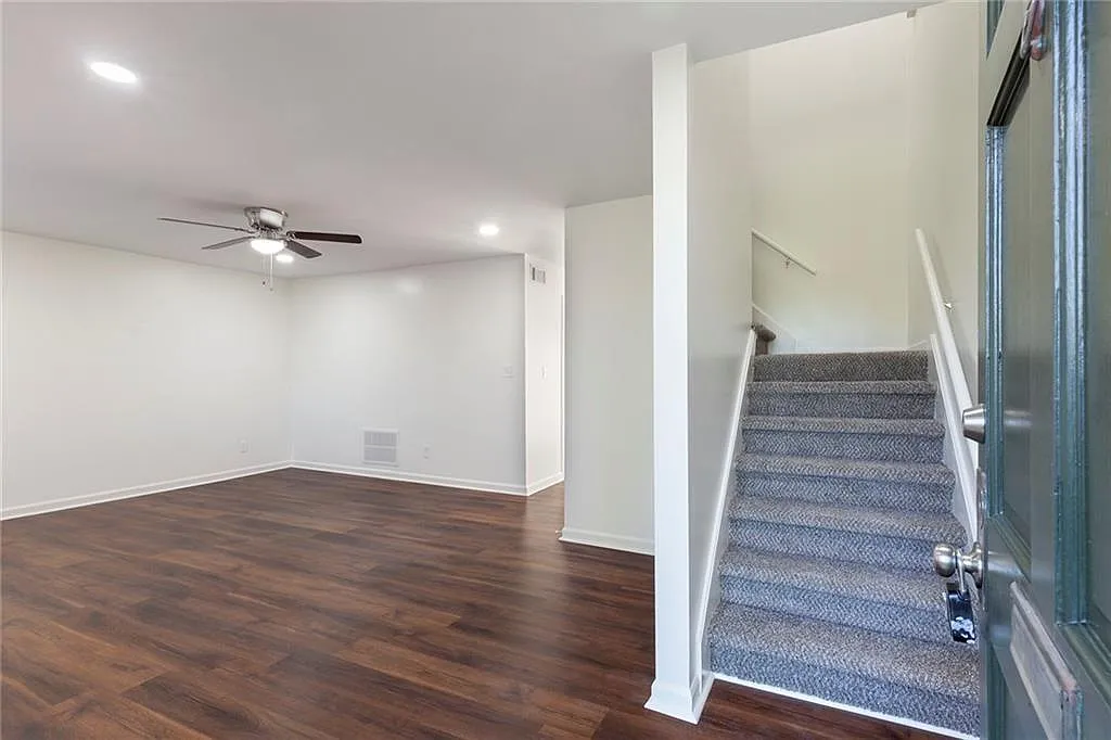 2 bed, 2.5 bath, 1392 sqft, $1,895 — Photo 3