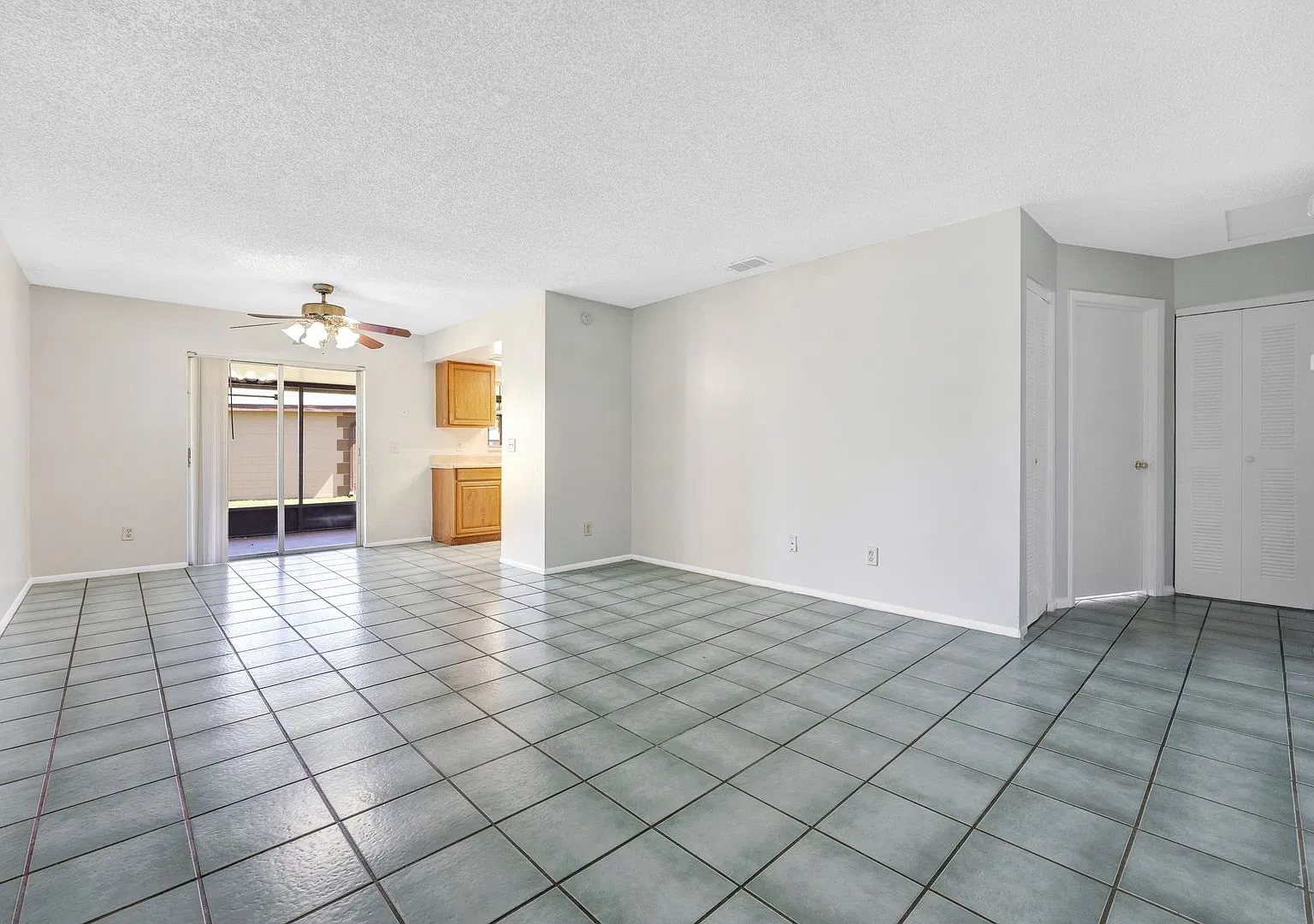 3 BR / 2 BA in Las Brisas Villas — Photo 3