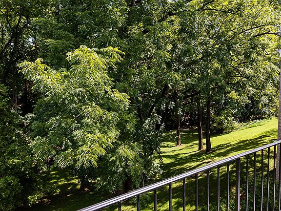 5th image of 10643 Montrose Ave APT 203