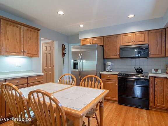 5th image of 843 E Anderson Dr