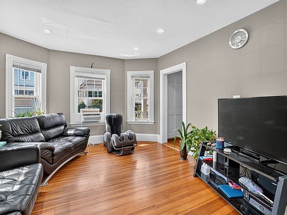 5th image of 324-326 Atlantic St