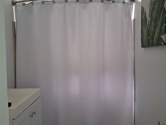 5th image of 7330 Carlyle Ave #4