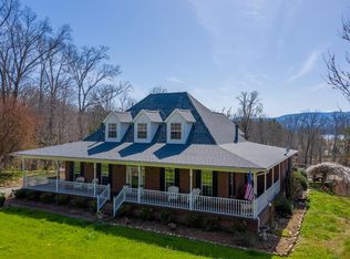 1221 Weaver Ln, Dandridge, TN 37725