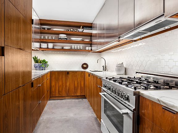 5th image of 446 W 23rd St #C