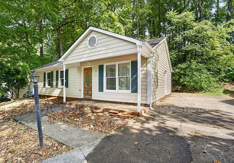 151 Laura Ave — Photo 24
