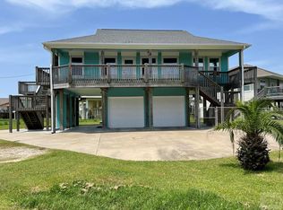 980 S Stingaree Dr, Crystal Beach, TX 77650