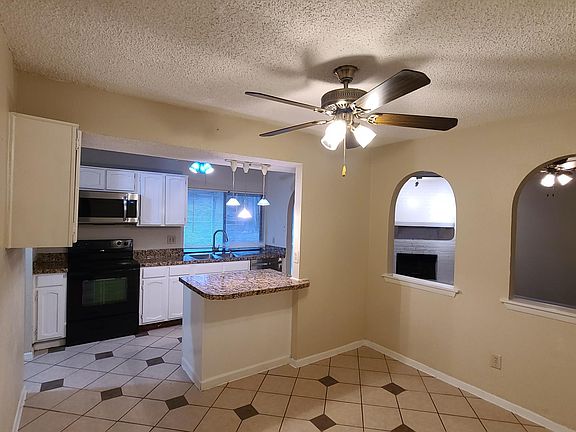 3rd image of 1632 Nueces Dr