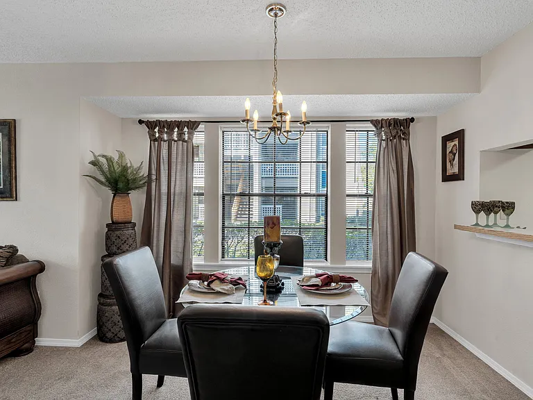 Seasons Apartments — Photo 12