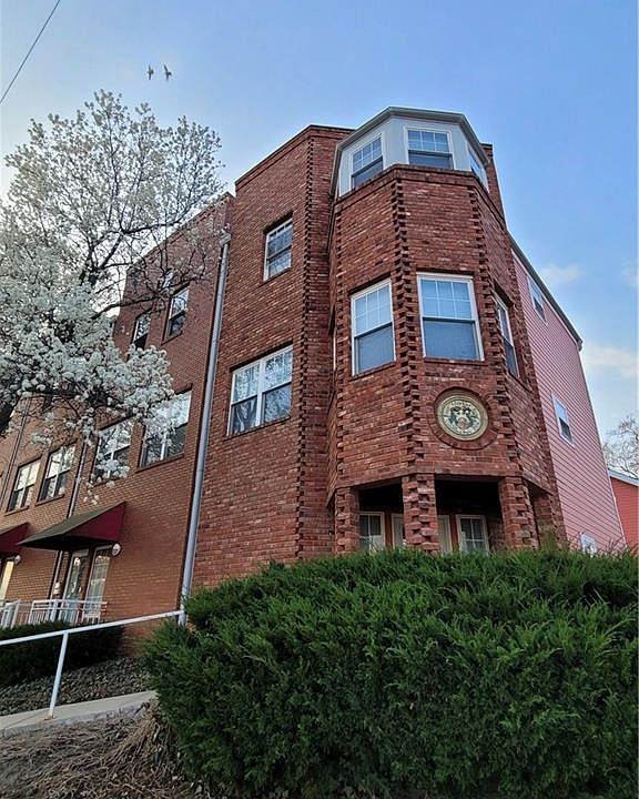 1st image of 701 E 5th St