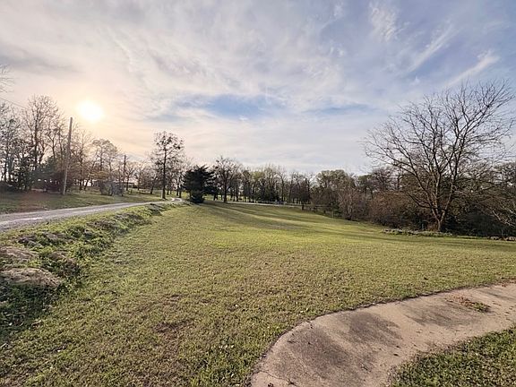 2nd image of 320 Riverbluff Rd