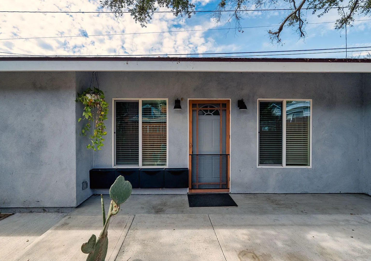Charming 2 Bedroom 2 Bath Back ADU in Monrovia — Photo 1