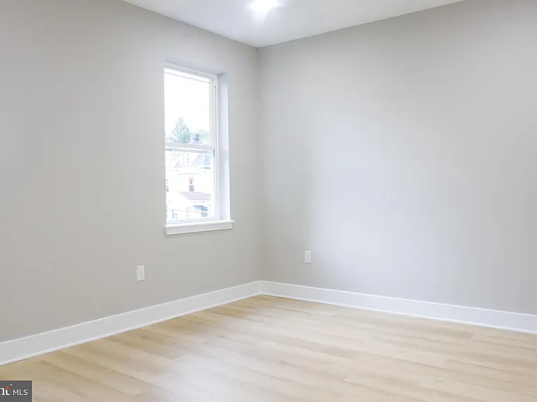 1201 Lindley Ave — Photo 24