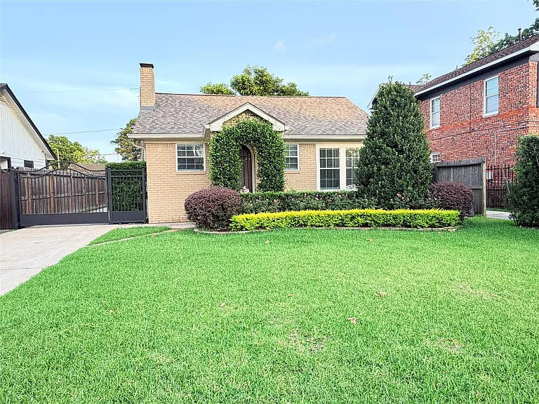 8234 Bonner Dr — Photo 1
