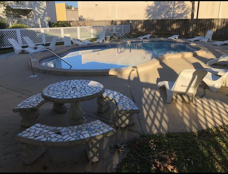 2nd image of 601 E Burgess Rd APT A2