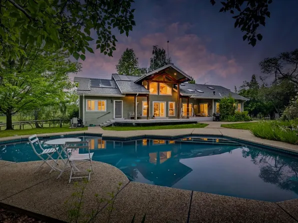 21211 McCourtney Rd, Grass Valley, CA 95949