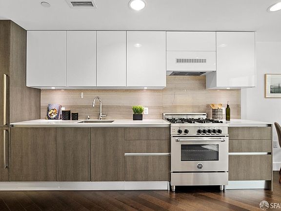 3rd image of 8 Buchanan St Unit 200