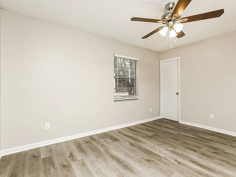 392 Panama Cir — Photo 9