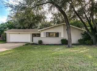 1303 Sproles Dr, Benbrook, TX 76126