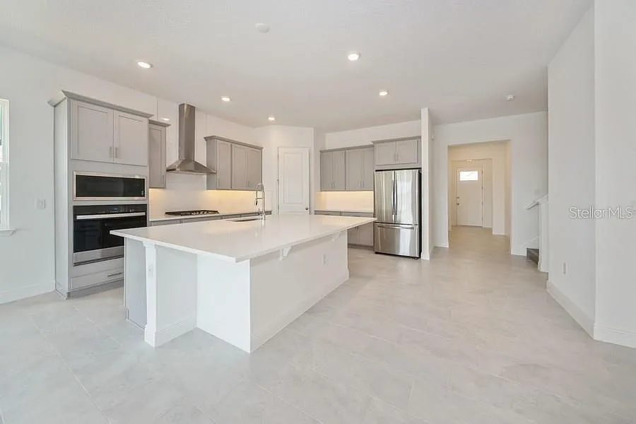 5 bed, 3.5 bath, 3076 sqft, $5,600 — Photo 4