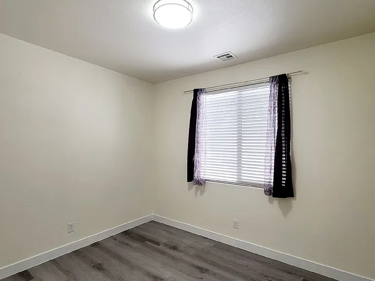 8518 Genesee Ct — Photo 11