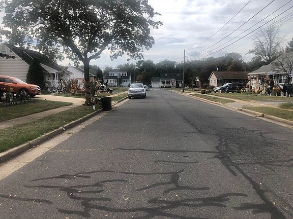 Exterior Neighborhood (street photo)