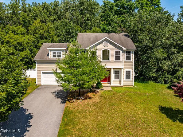 8 Mokasha Square, Saratoga Springs, NY 12866