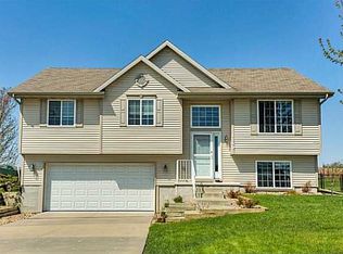 1250 Sunset Dr, Carlisle, IA 50047