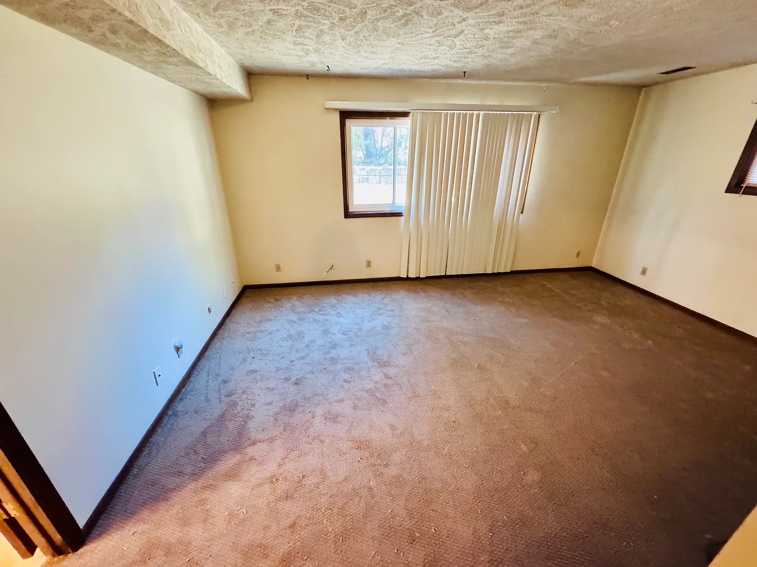 2 bed, 1000 sqft, $1,050 — Photo 2