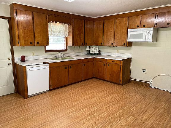 5th image of 3725 E Columbia Road 14