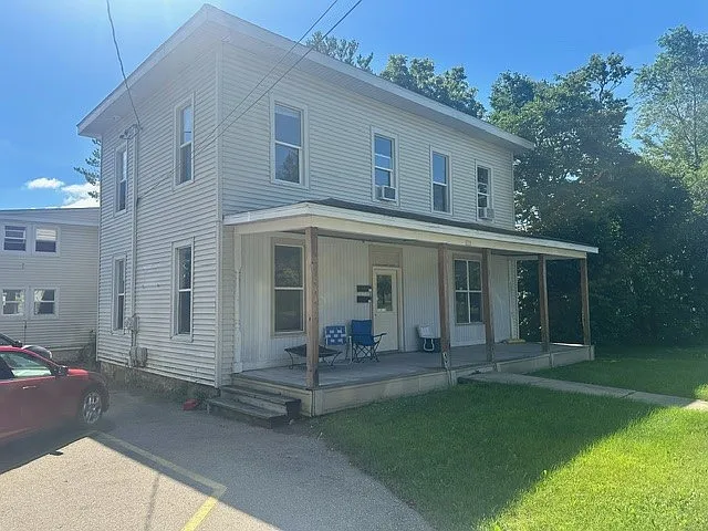 5 bed, 1800 sqft, $1,950 — Photo 1