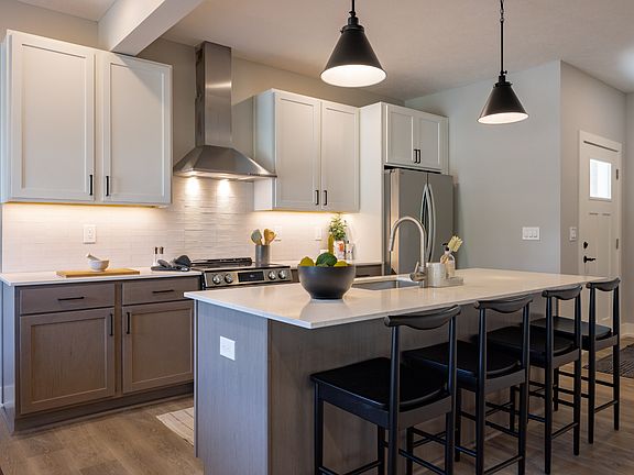 3rd image of 1580 Woodland Way #2f74534f5