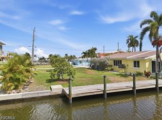 2609 Bayshore Dr, Matlacha, FL 33993