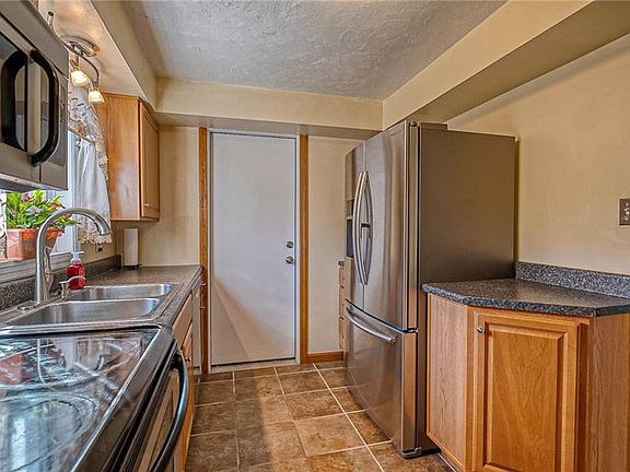 3rd image of 4213 Willow Ave