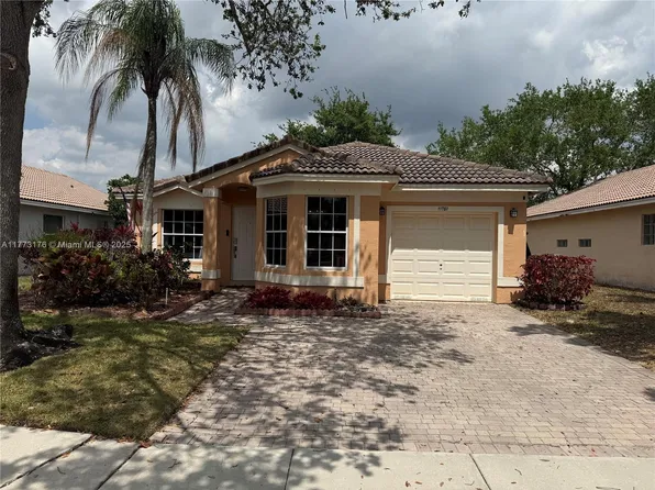 11781 SW 7th St, Pembroke Pines, FL 33025
