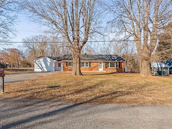 2nd image of 211 Glenwood Dr