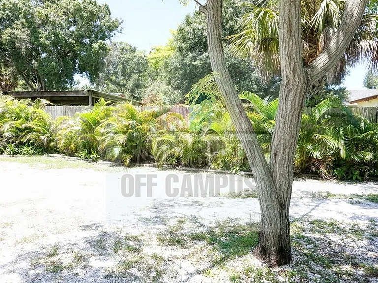 1148 Highland St — Photo 40