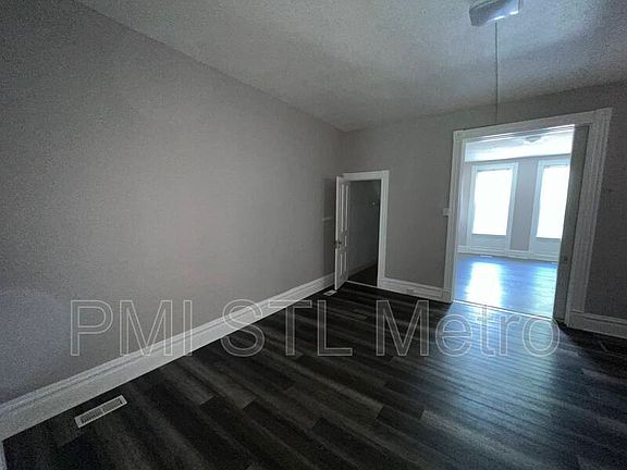 5th image of 2122B Chippewa St