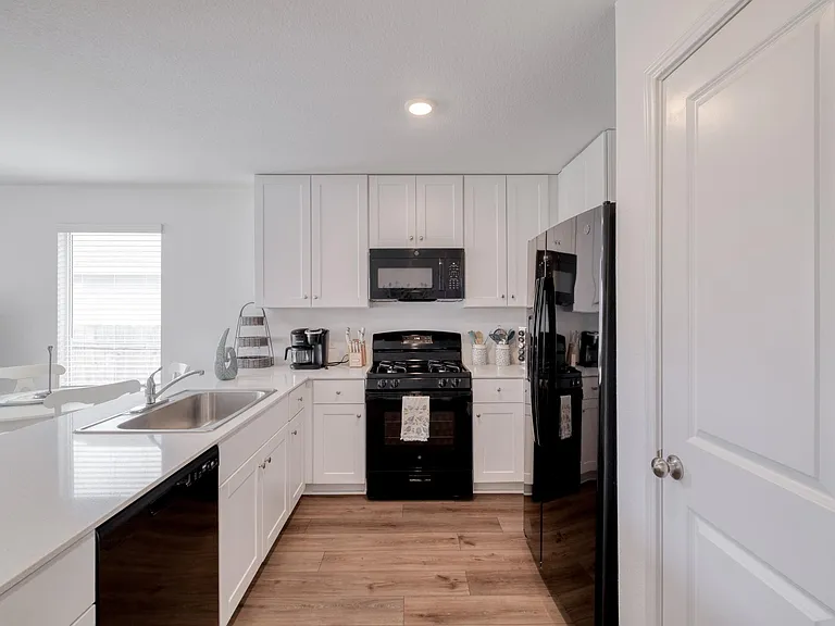 2516 Carpathian Cv — Photo 7