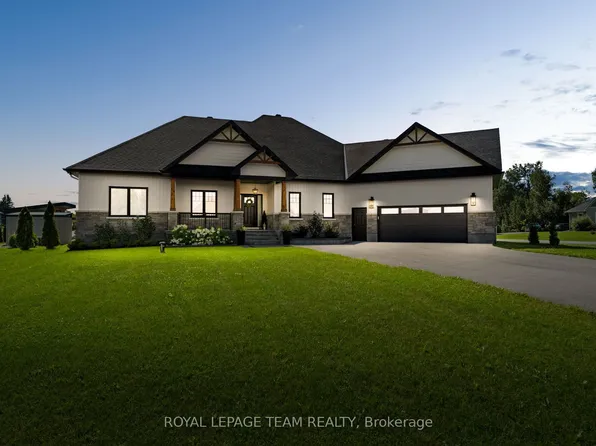 200 Summerview Ter, Ottawa, ON K4P 0E9