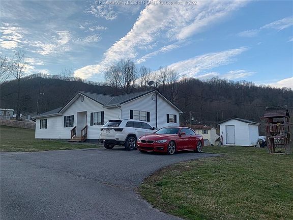 4th image of 155 Cindy Ln