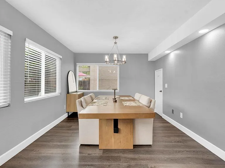 10618 Esmeraldas Dr — Photo 9