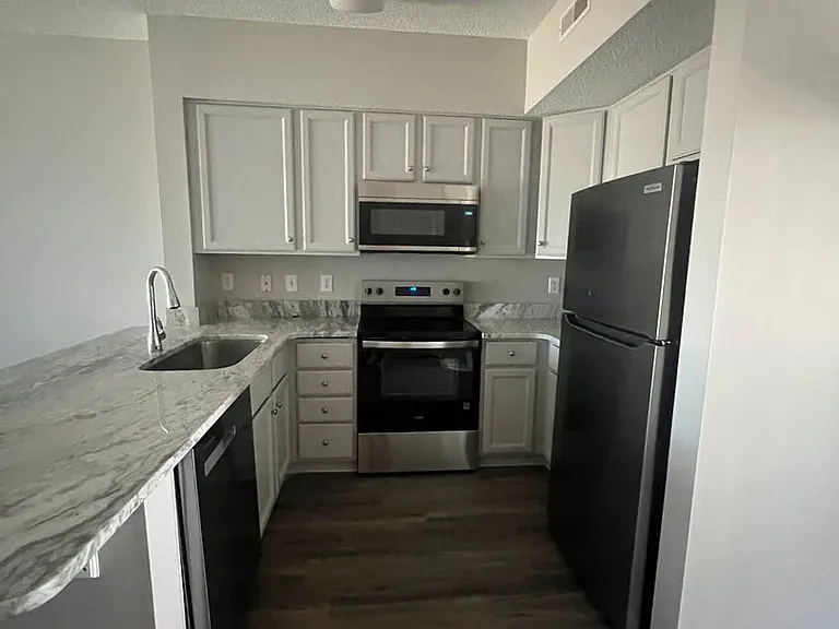 4590B Girvan Dr #B — Photo 13