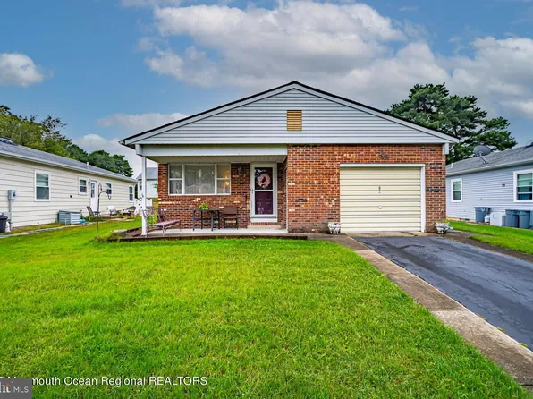 8 Madras Ct, Toms River, NJ 08757