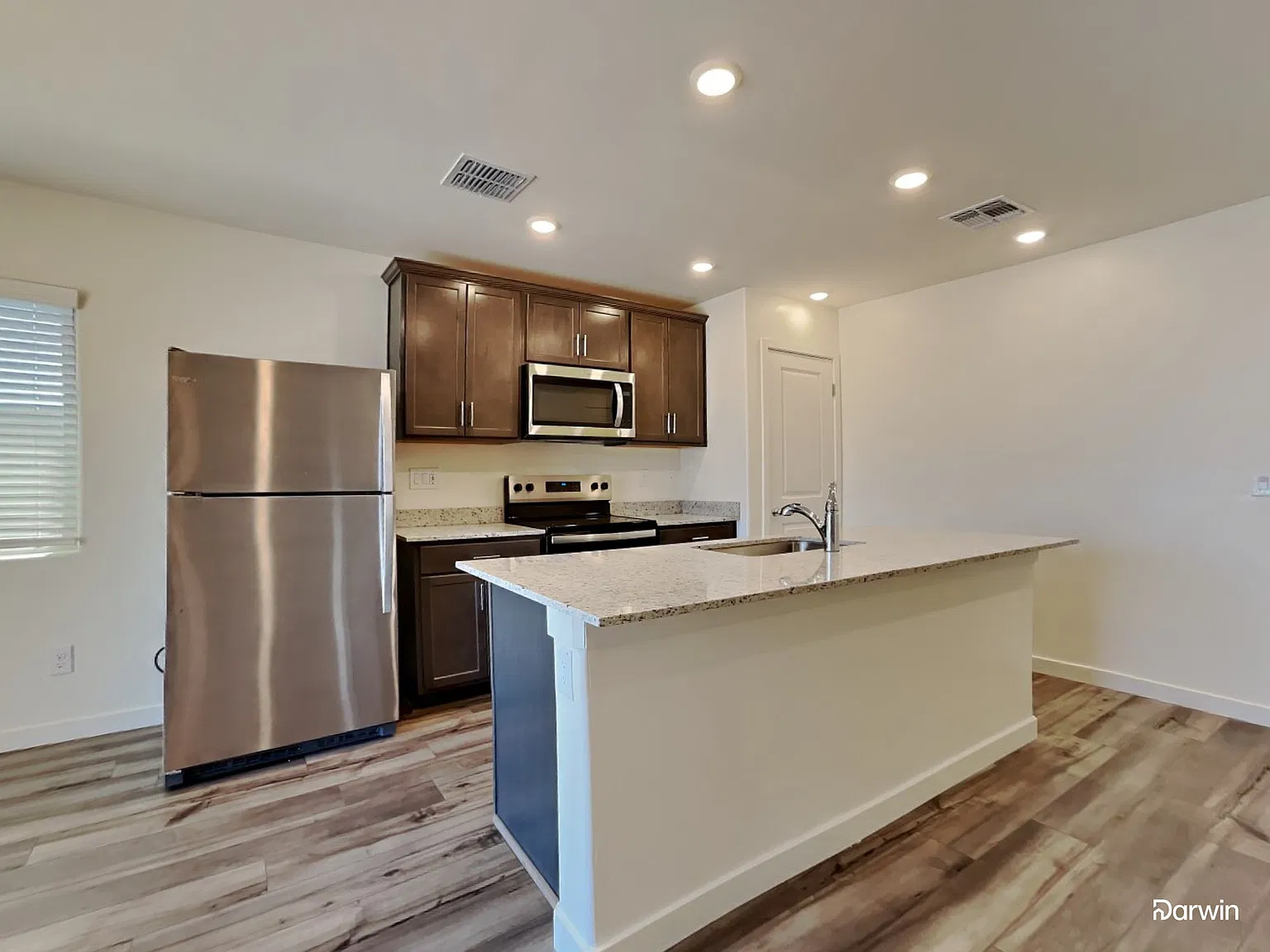 3 bed, 2.0 bath, 1244 sqft, $1,510 — Photo 4