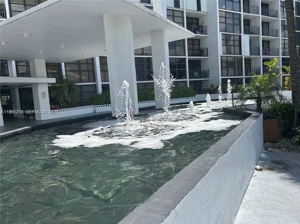 400 Leslie Dr, Hallandale Beach, FL