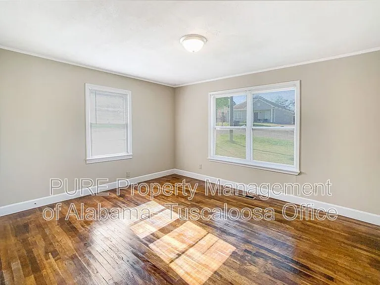 322 20th St E — Photo 11