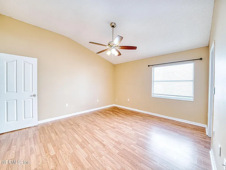 5628 Loma Vista Dr W — Photo 24