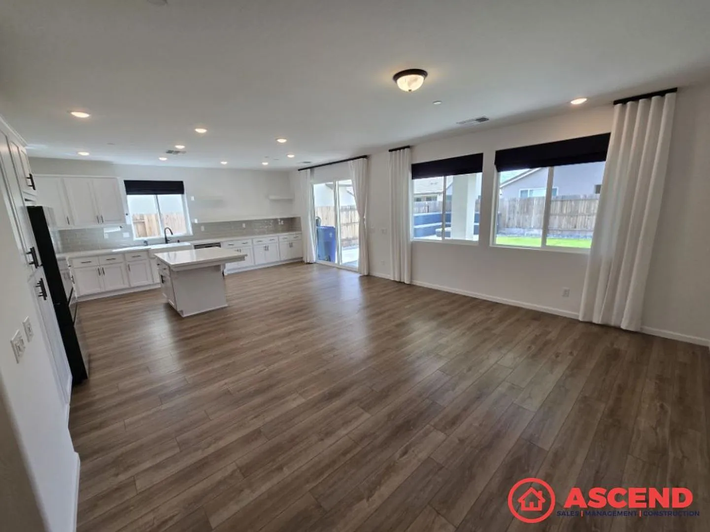 Beautiful Home Off S Heath and Stockdale Hwy! — Photo 3